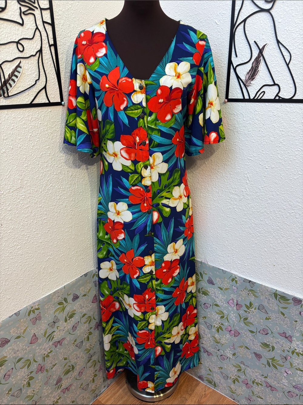 NWT Divah multicolor tropical floral button up flared sleeve maxi dress. Size 8.